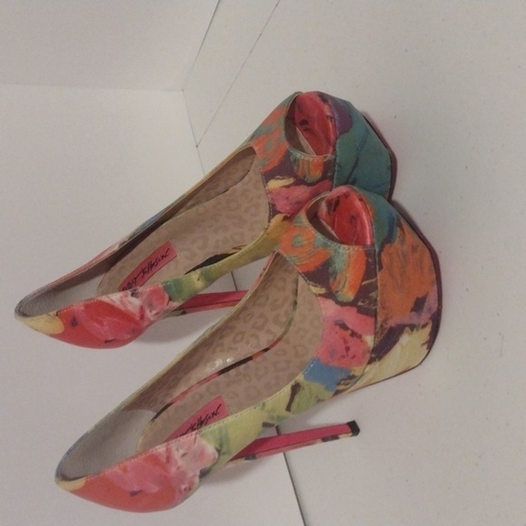 Betsey Johnson Bridgitt Multicolor Platforms Heels size 8m - Picture 1 of 12